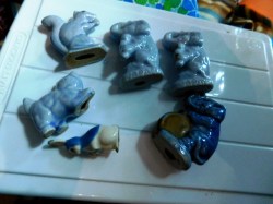 blue china figures d